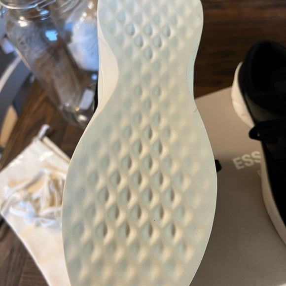 NIB Essentials Fear of God Sneaker - Picture 7 of 11